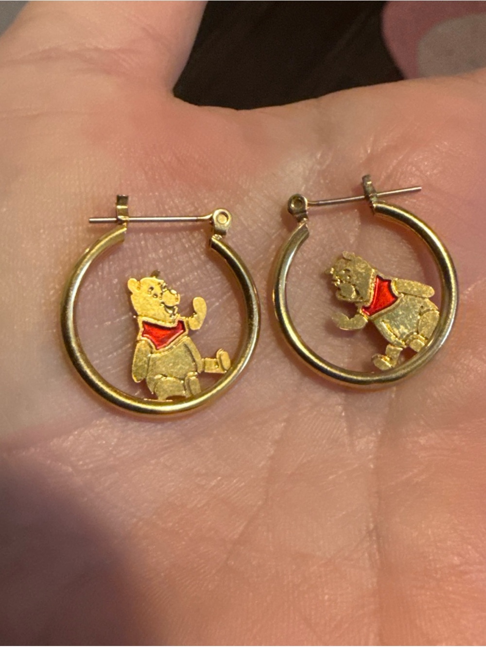 Disney's Winnie the Pooh Gold Tone Metal 1" Hoop Loop Earrings jewelry